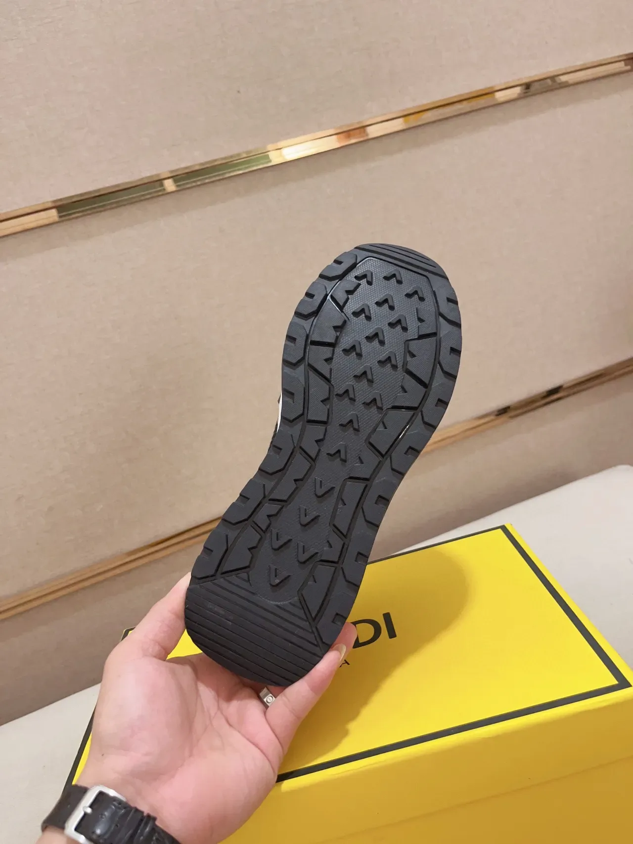 Fendi FF Runner কালো বাদামী মনোগ্রামড আপার লেয়ার্ড কনস্ট্রাকশন লাইফস্টাইল স্নিকার 2