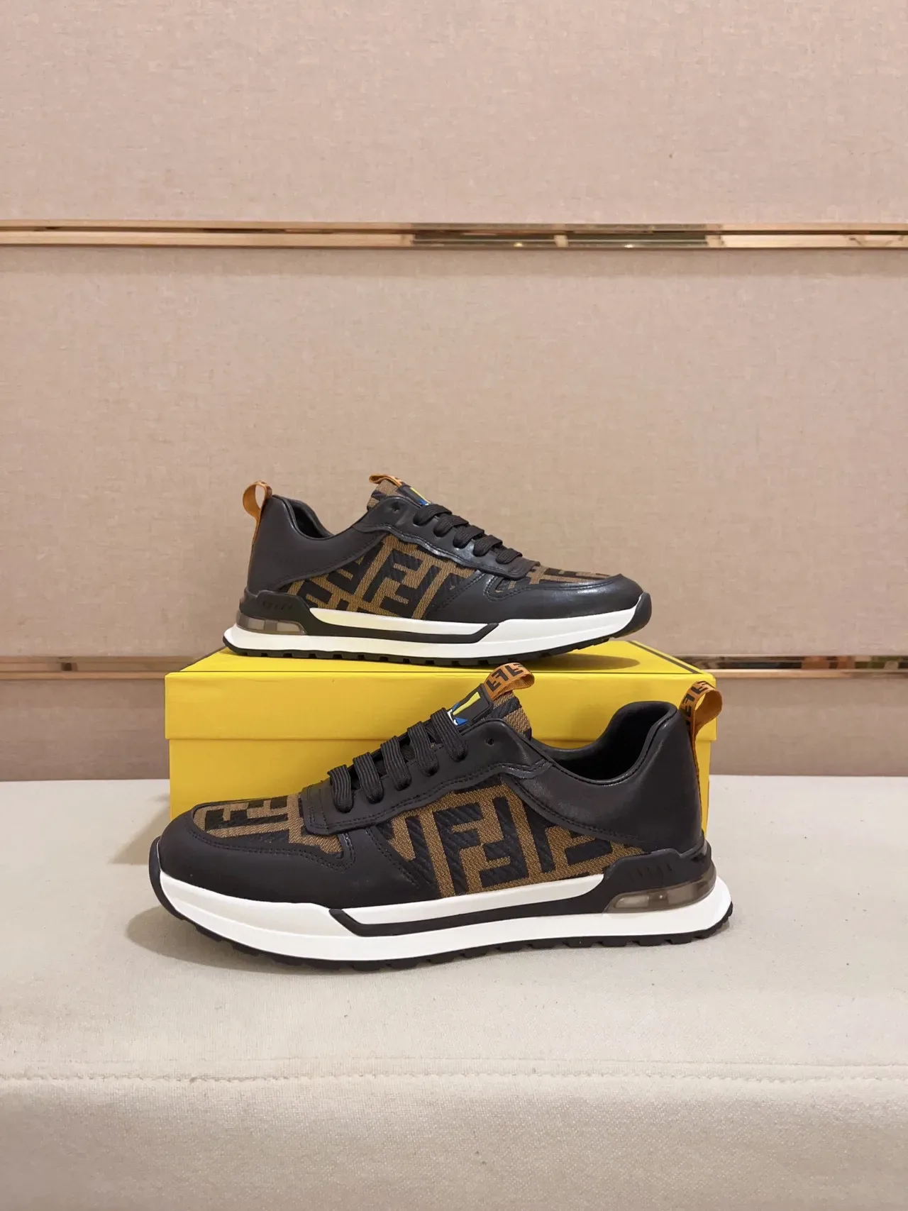 Fendi FF Runner কালো বাদামী মনোগ্রামড আপার লেয়ার্ড কনস্ট্রাকশন লাইফস্টাইল স্নিকার 3