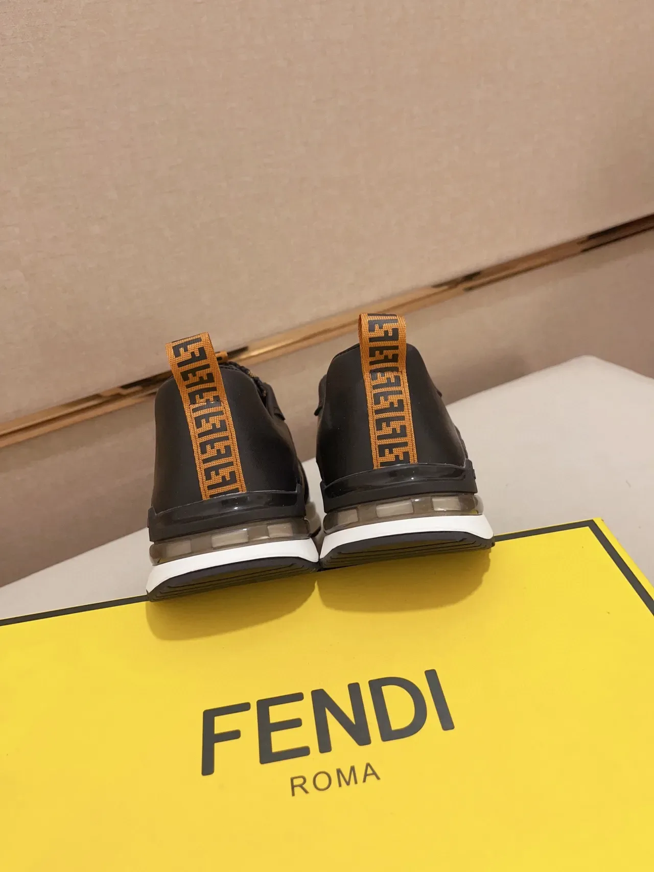 Fendi FF Runner কালো বাদামী মনোগ্রামড আপার লেয়ার্ড কনস্ট্রাকশন লাইফস্টাইল স্নিকার 4