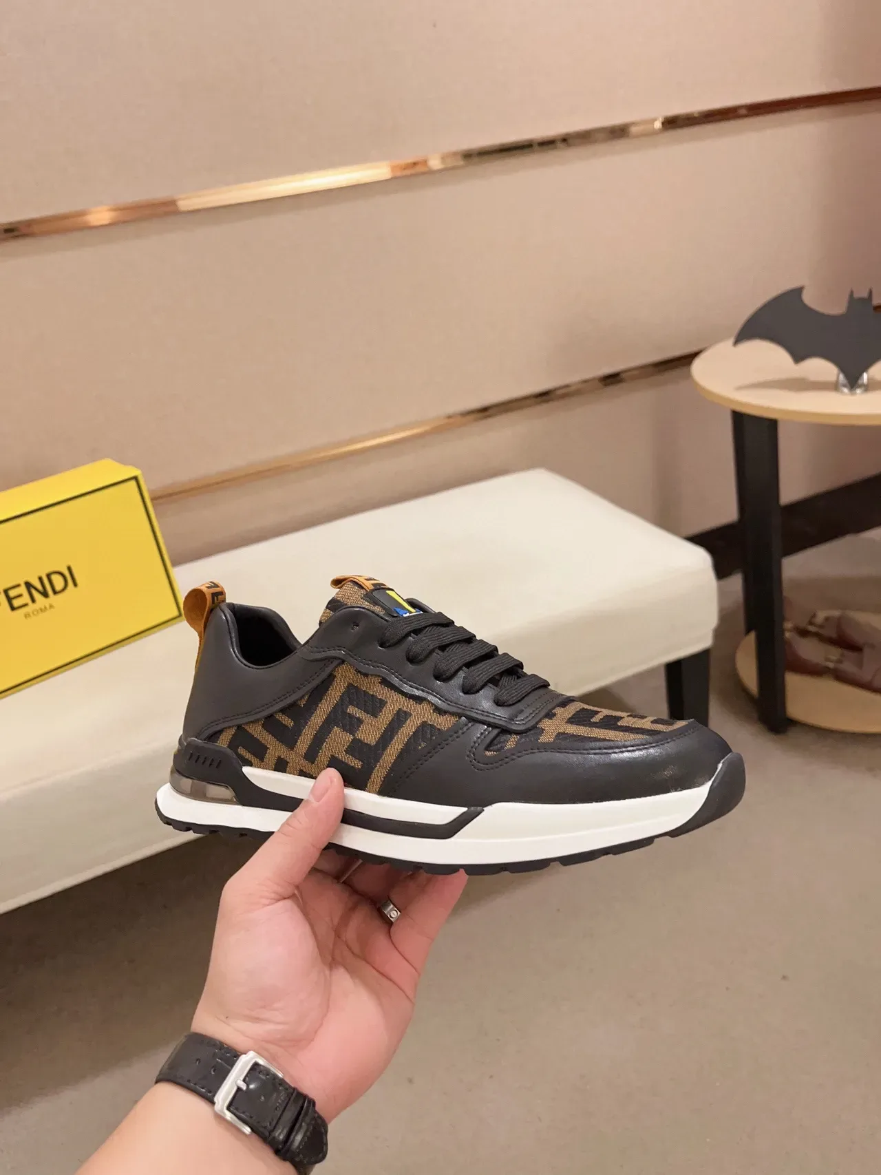 Fendi FF Runner কালো বাদামী মনোগ্রামড আপার লেয়ার্ড কনস্ট্রাকশন লাইফস্টাইল স্নিকার 7