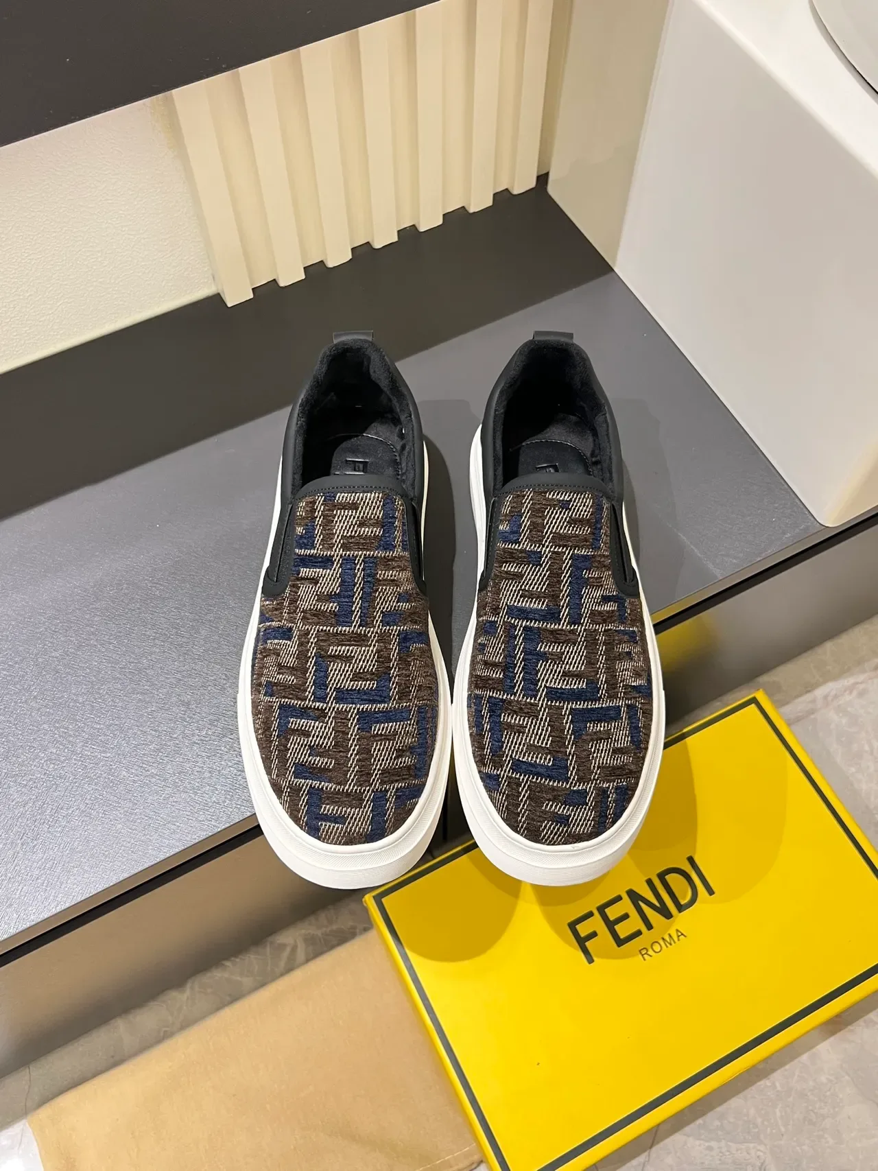 Fendi FF Sneakers Slip-On Marron Navy Noir Blanc Lifestyle Sneakers 5