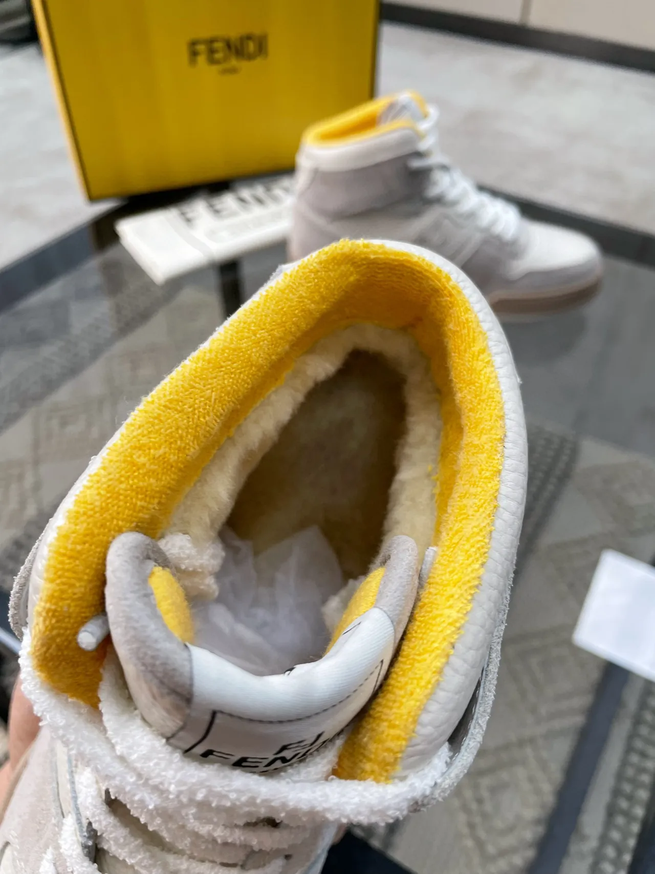 Fendi First أحذية رياضية رمادية صفراء عالية الخامة المختلطة نمط الحياة 5