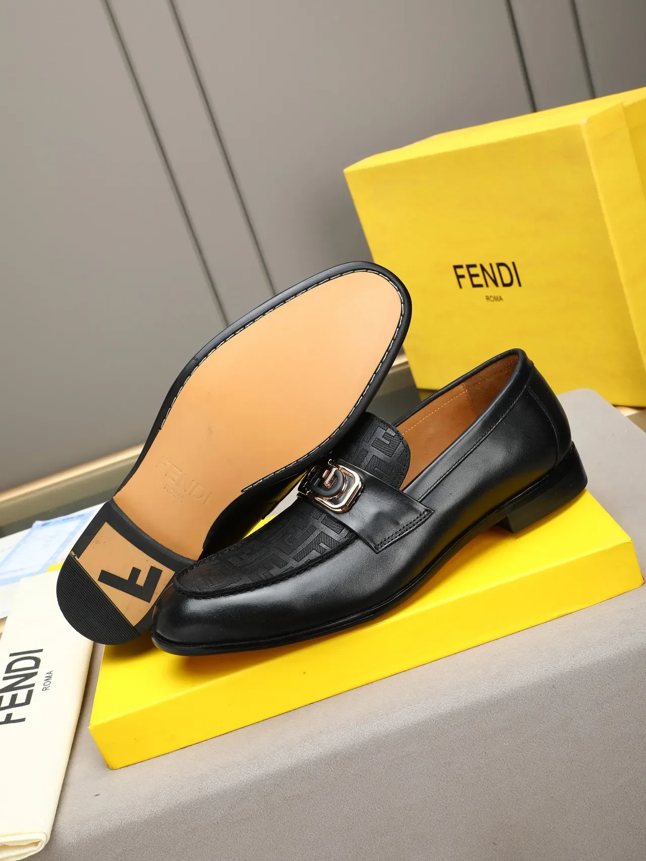 Fendi Loafer Cuir Noir FF Monogram Horsebit Buckle Loafer 4