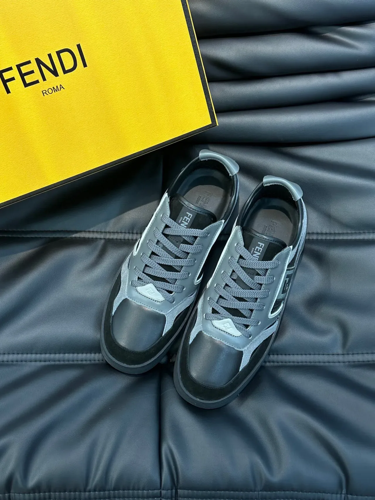 Fendi Panelled FF Logo رمادي وأسود حذاء رياضي أسلوب حياة 2