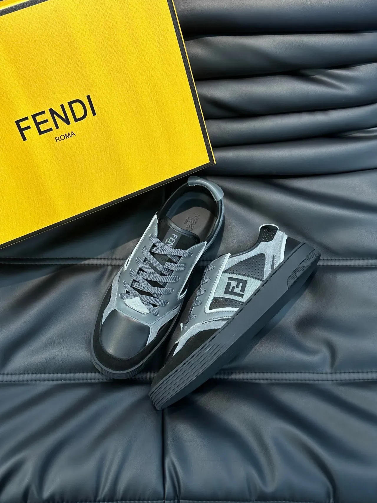 Fendi Panelled FF Logo رمادي وأسود حذاء رياضي أسلوب حياة 3