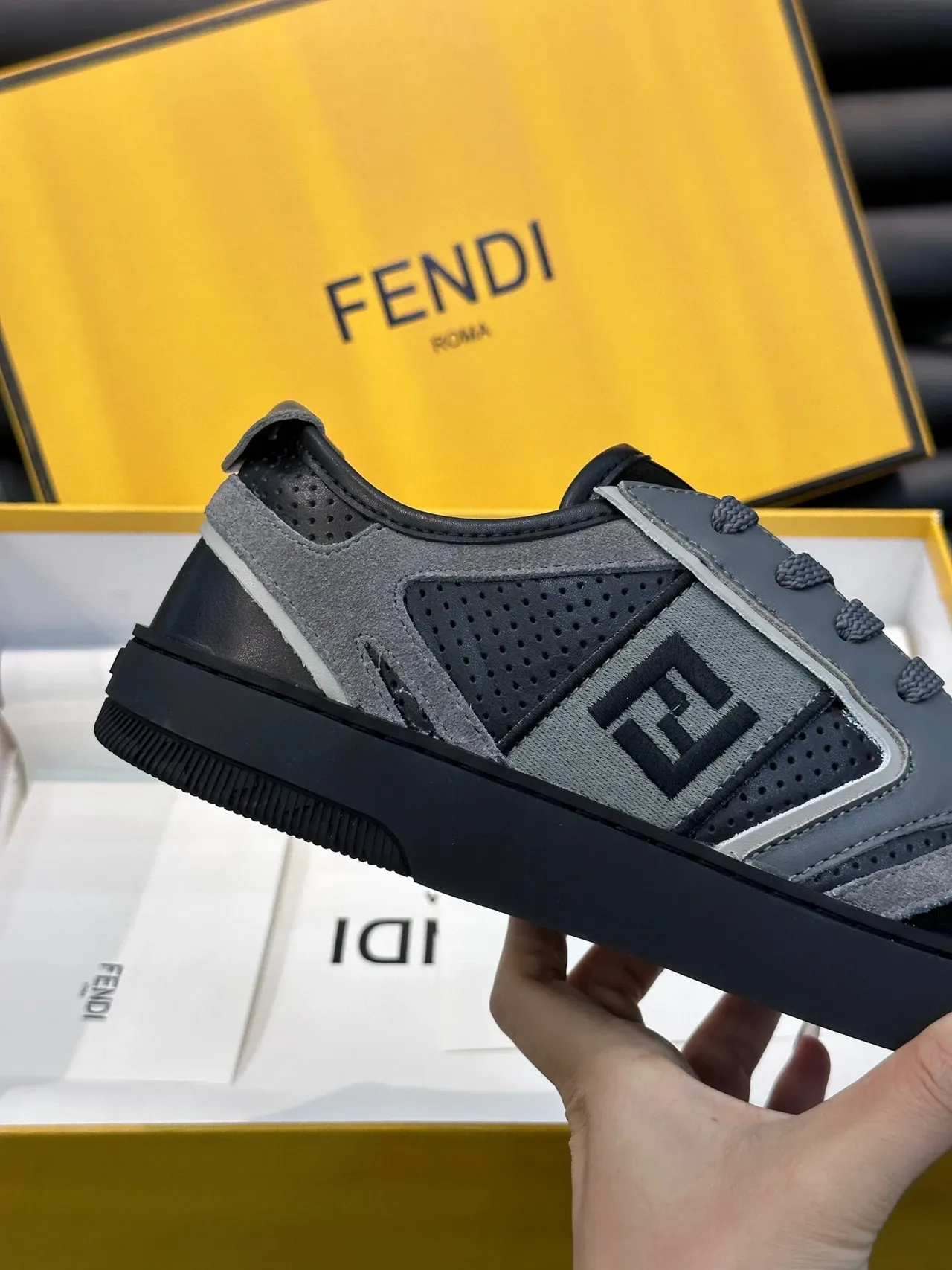 Fendi Panelled FF Logo رمادي وأسود حذاء رياضي أسلوب حياة 7