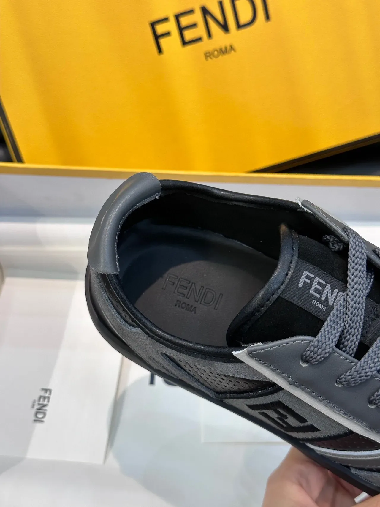 Fendi Panelled FF Logo رمادي وأسود حذاء رياضي أسلوب حياة 8