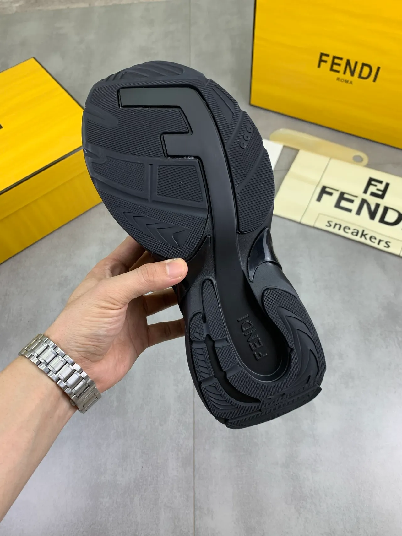 Fendi Runner 黑色厚底运动鞋 3