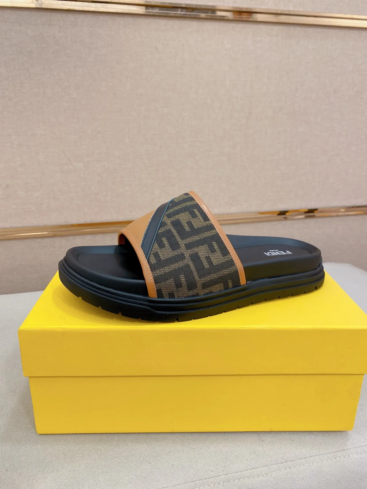 Fendi Noir Beige FF Monogram Canvas Lanière Cuir Diagonale Sandales 6