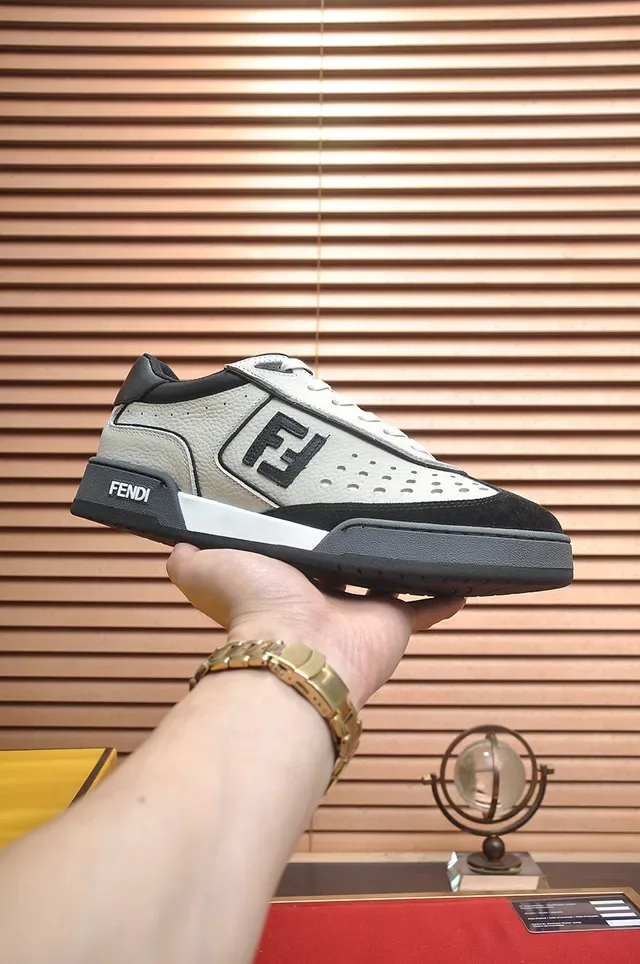 Fendi Brancos e Pretos Perfurados Couro Superior Suede Toe Cap Lifestyle Sneakers 2