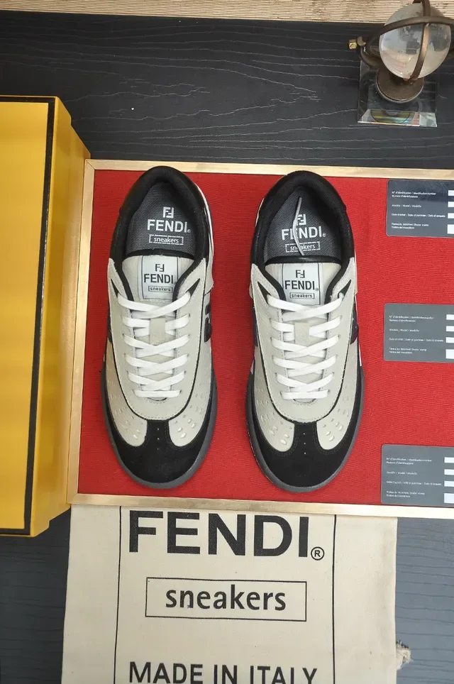 Fendi Brancos e Pretos Perfurados Couro Superior Suede Toe Cap Lifestyle Sneakers 3
