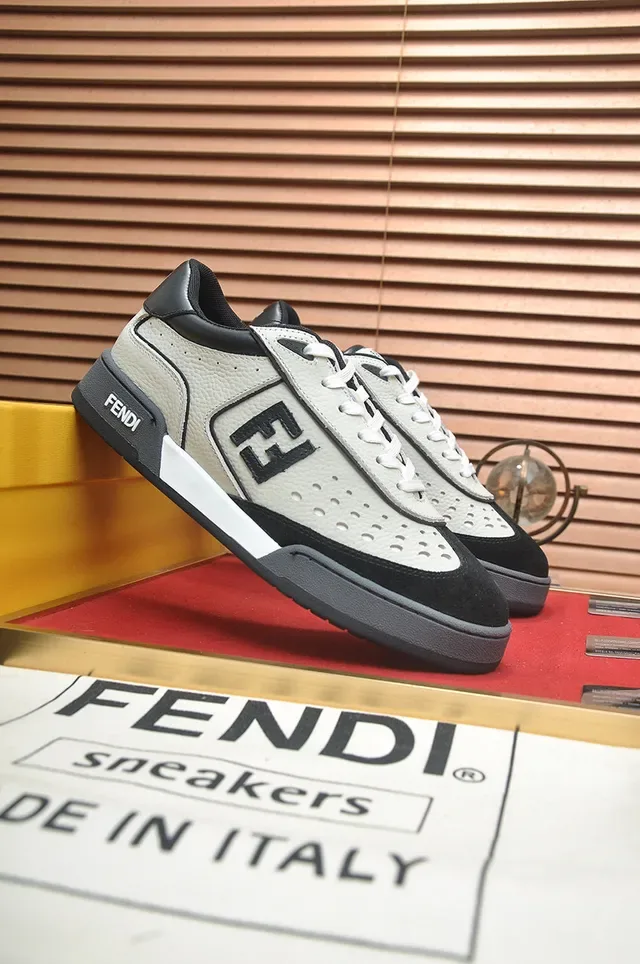Fendi Brancos e Pretos Perfurados Couro Superior Suede Toe Cap Lifestyle Sneakers 4