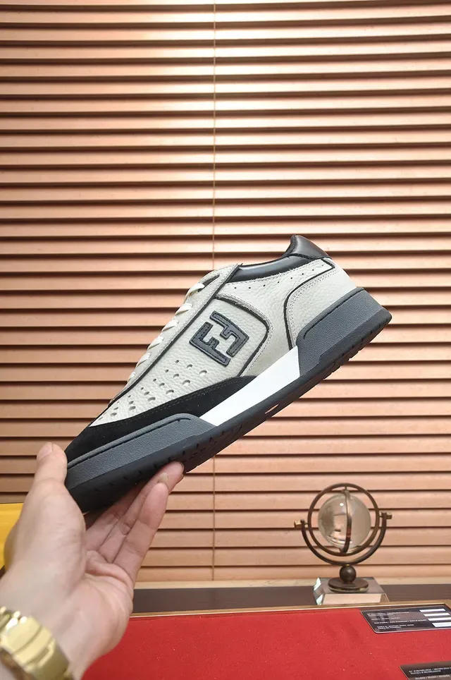 Fendi Brancos e Pretos Perfurados Couro Superior Suede Toe Cap Lifestyle Sneakers 5
