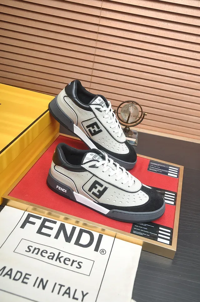 Fendi Brancos e Pretos Perfurados Couro Superior Suede Toe Cap Lifestyle Sneakers 6