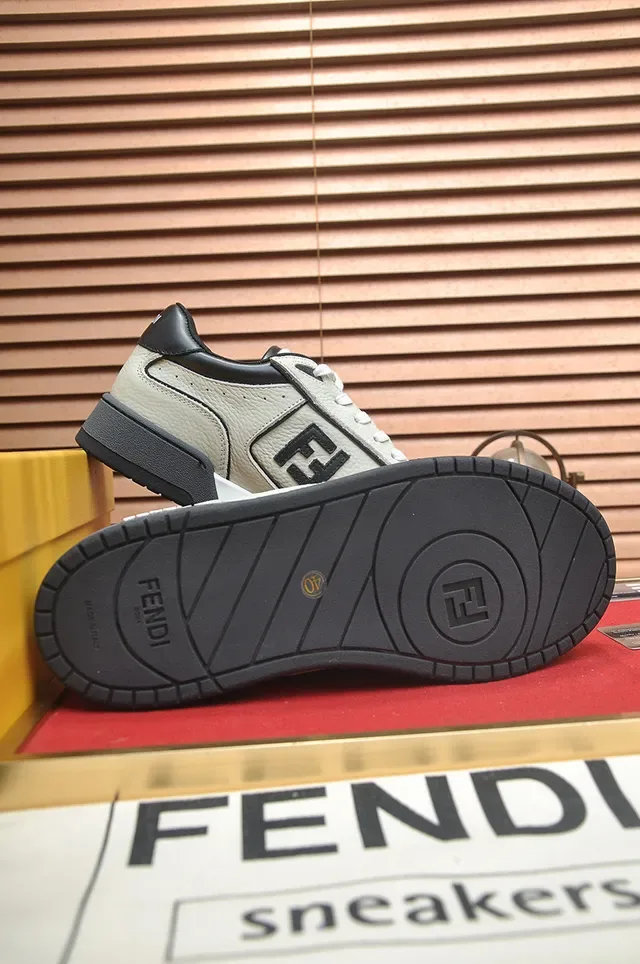 Fendi Brancos e Pretos Perfurados Couro Superior Suede Toe Cap Lifestyle Sneakers 7