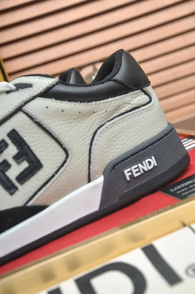 Fendi Brancos e Pretos Perfurados Couro Superior Suede Toe Cap Lifestyle Sneakers 9