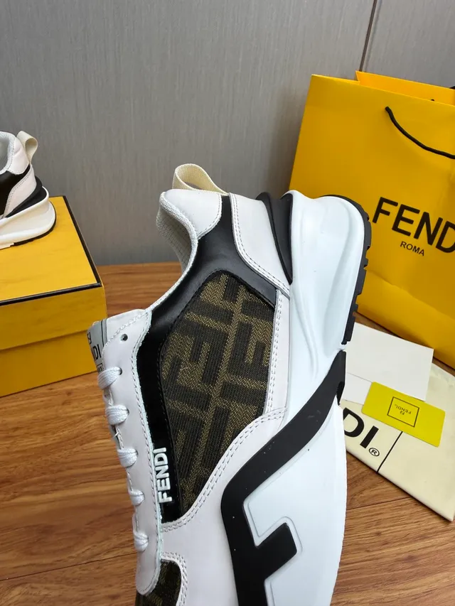 Fendi सफेद काला नक्काशीदार तलवा मोनोग्रामयुक्त वस्त्र पैनल मोटी स्नीकर 11