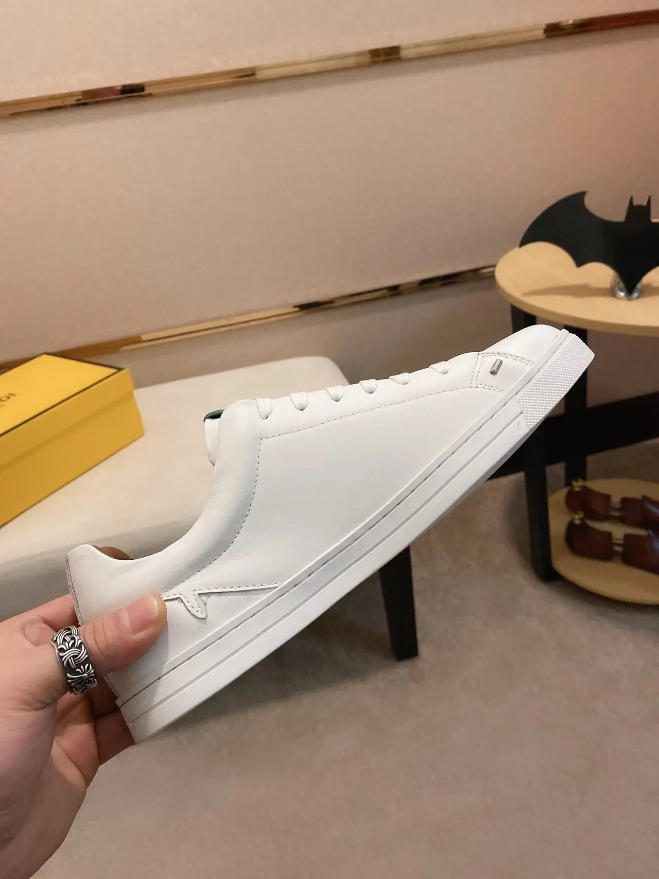 Fendi Tenis Branco Azul Couro Superior Painéis de Acento Croc Emboîté 2