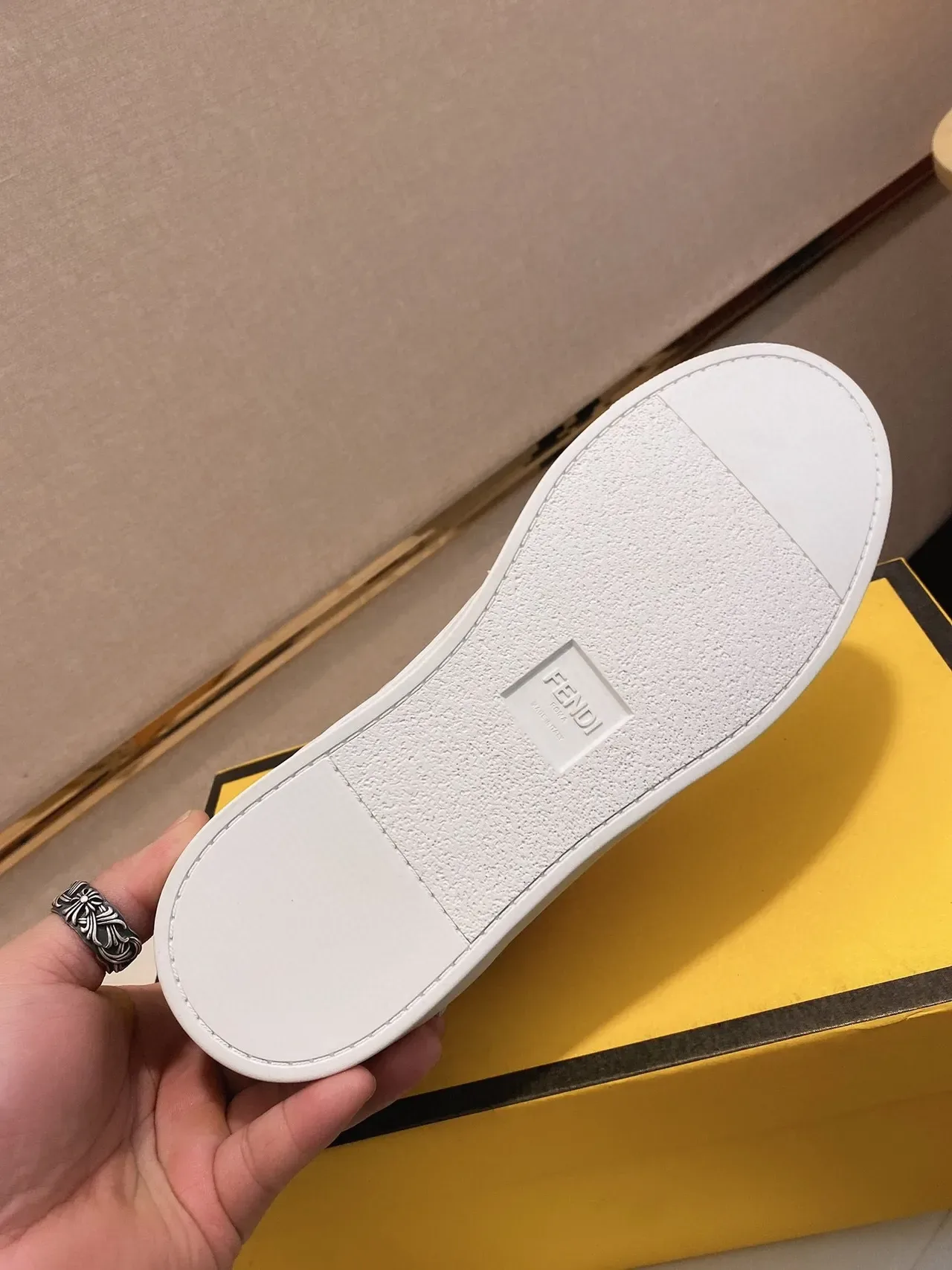 Fendi Tenis Branco Azul Couro Superior Painéis de Acento Croc Emboîté 3