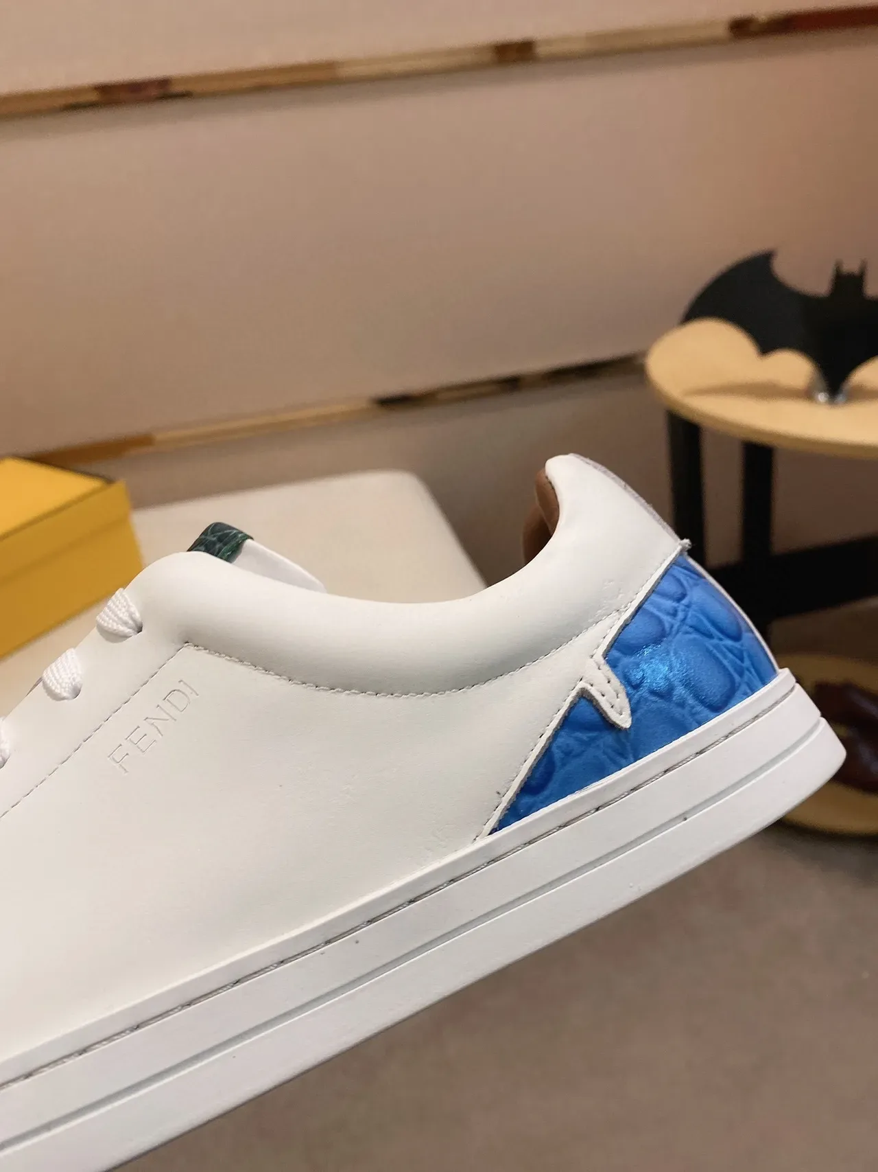 Fendi Tenis Branco Azul Couro Superior Painéis de Acento Croc Emboîté 5