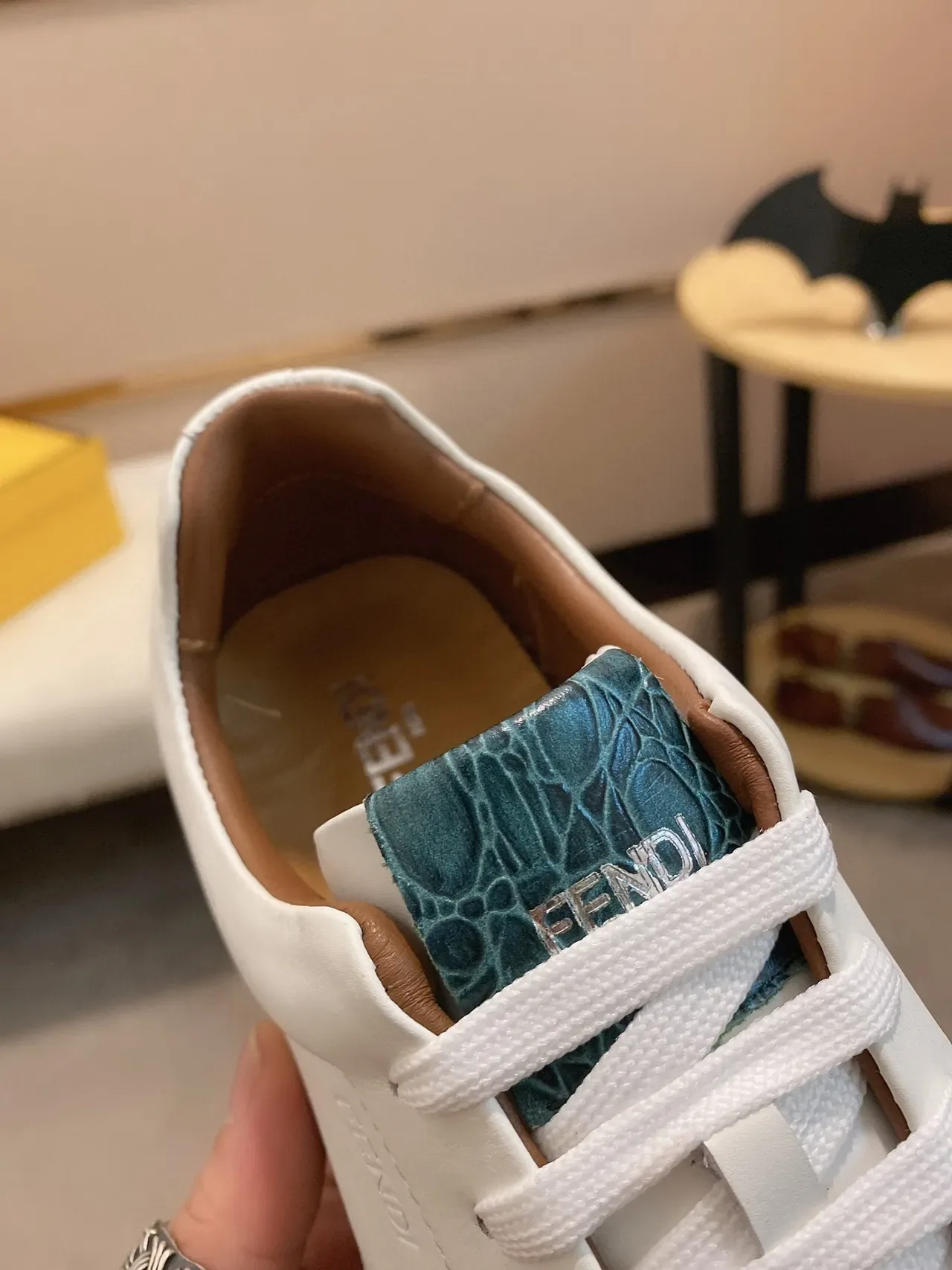 Fendi Tenis Branco Azul Couro Superior Painéis de Acento Croc Emboîté 6