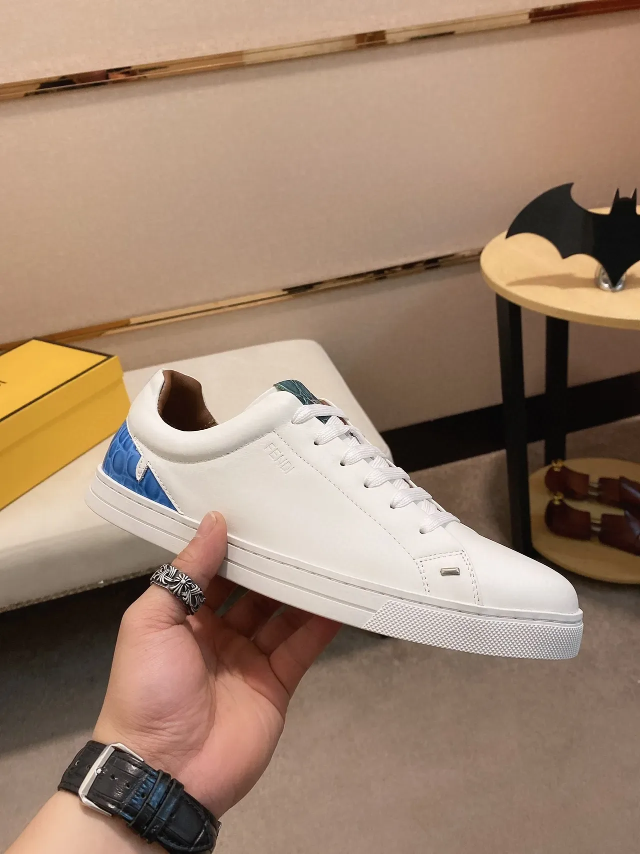 Fendi Tenis Branco Azul Couro Superior Painéis de Acento Croc Emboîté 7