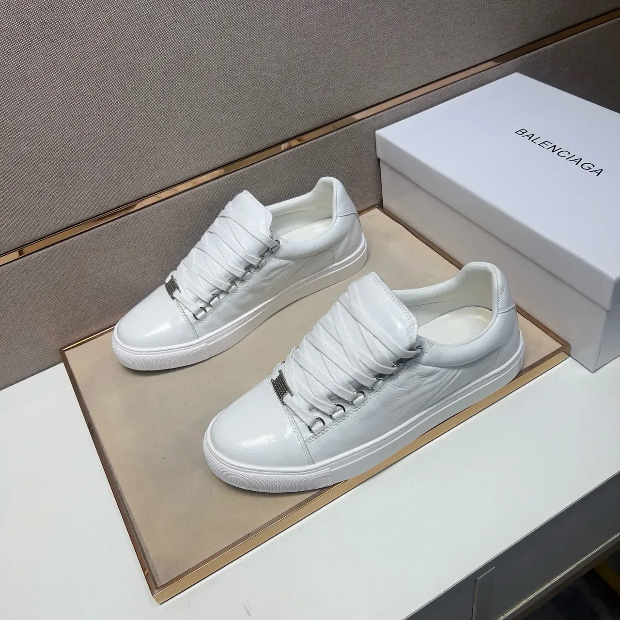 All-White Low-Top Crinkled Leather Sneaker 3