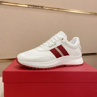 Bally حذاء رياضي لايف ستايل أبيض وأحمر مخطط