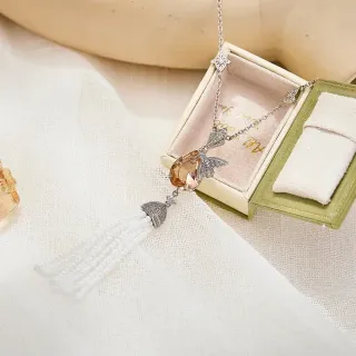 Collier pendentif perle beige et blanc faceted teardrop avec frange