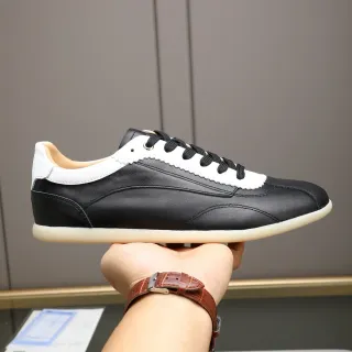 Sapatos casuais de couro preto e branco com gola scalloped low-top