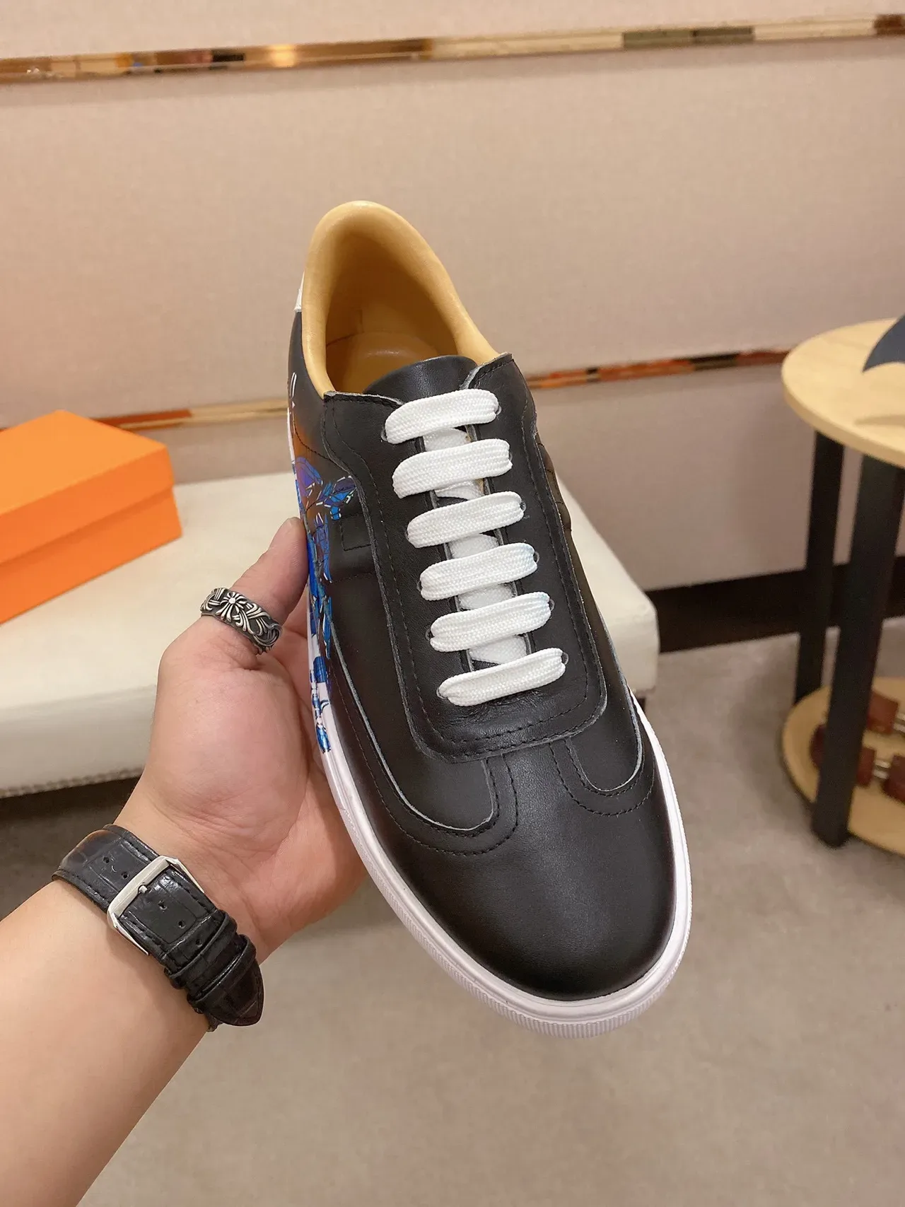Sneakers low-top cuir noir et bleu 8