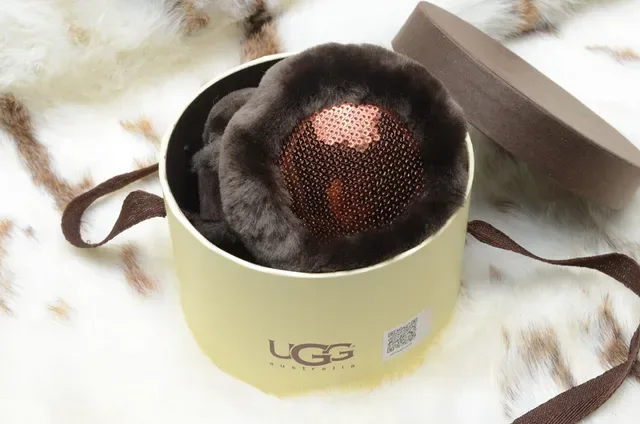 Black Brown Fur-Lined Mesh Interior Beanie 18