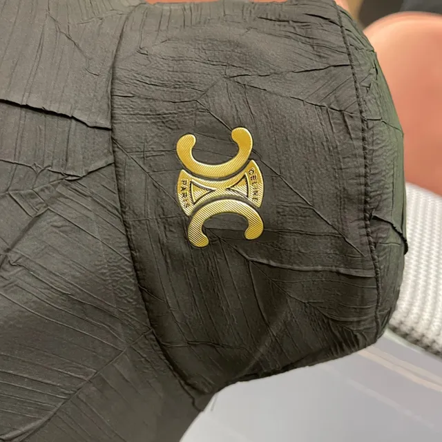 Chapéu de balde preto e dourado de tecido texturizado amassado com coroa estruturada 8