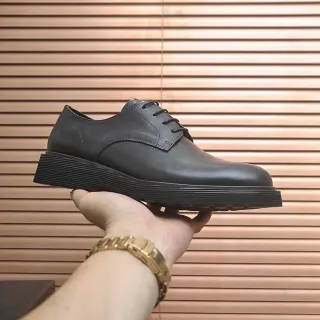 Chaussures Oxford en Cuir Noir à Embout de Cap et Plateforme