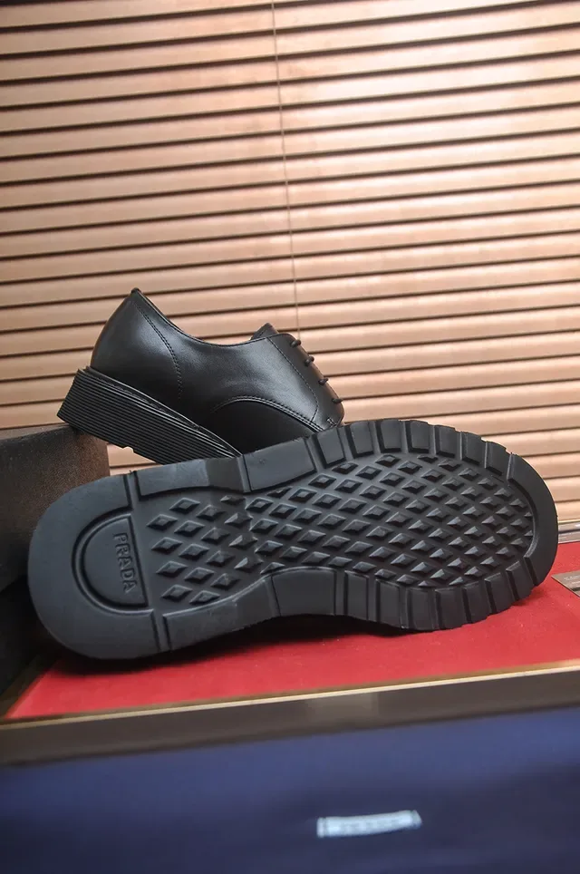 Zapatos Oxford de Cuero Negro con Plataforma y Punta de Cap 3