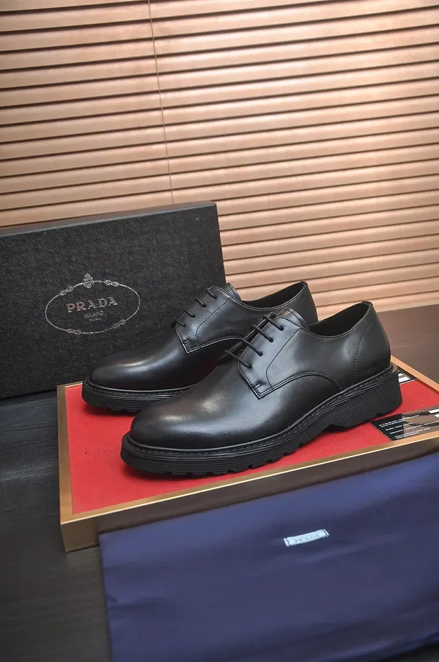 Zapatos Oxford de Cuero Negro con Plataforma y Punta de Cap 4