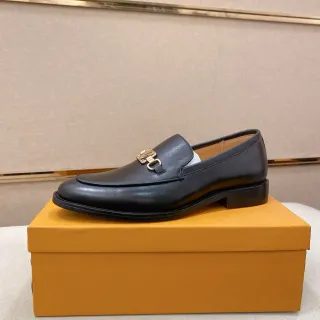 Loafer en cuir noir avec boucle cheval
