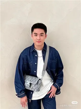 কালো কাঠামোযুক্ত চামড়ার প্রভাব সমন্বয়যোগ্য জালি ফিতা মেসেঞ্জার ব্যাগ 15