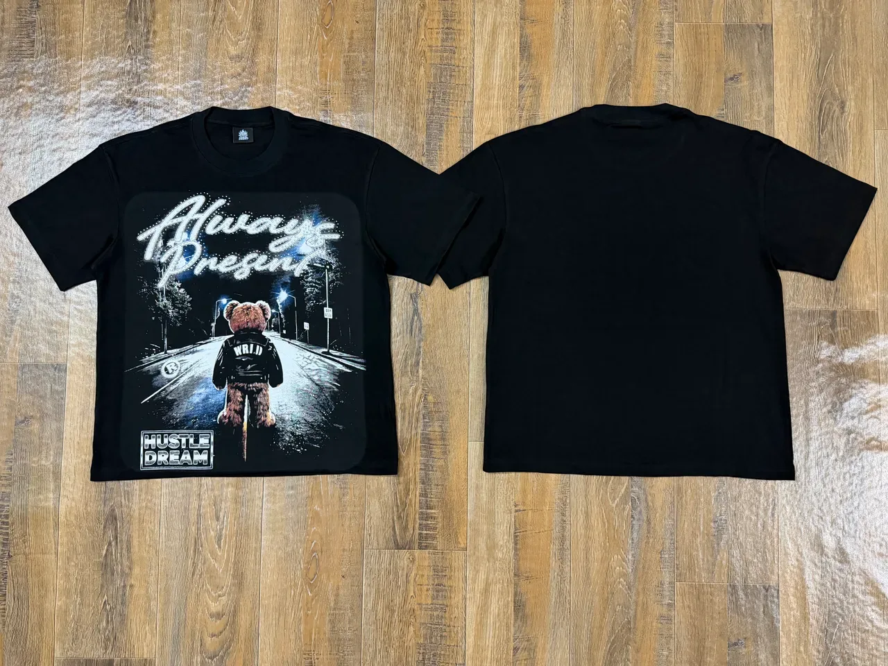 Camiseta de gola redonda com estampa gráfica preta e branca 4