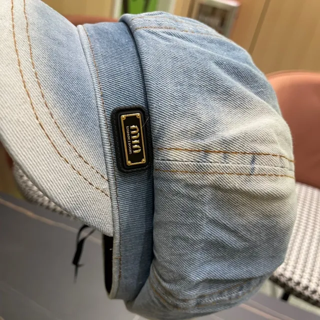 Beret denim azul bege ombré com construção de oito painéis 8