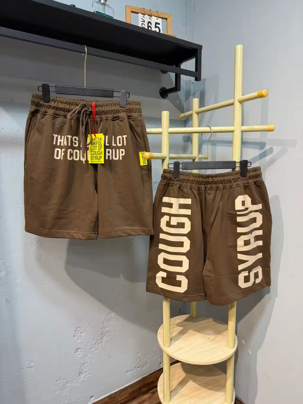 Shorts Text-Print Marrón o Blanco Ajuste Relaxed Fit Cintura con Cordón 9