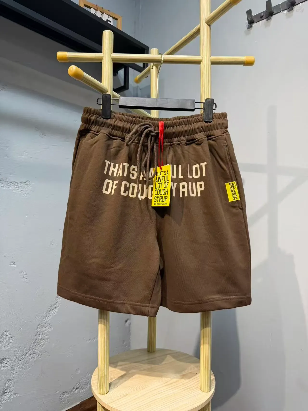 Shorts Text-Print Marrón o Blanco Ajuste Relaxed Fit Cintura con Cordón 11