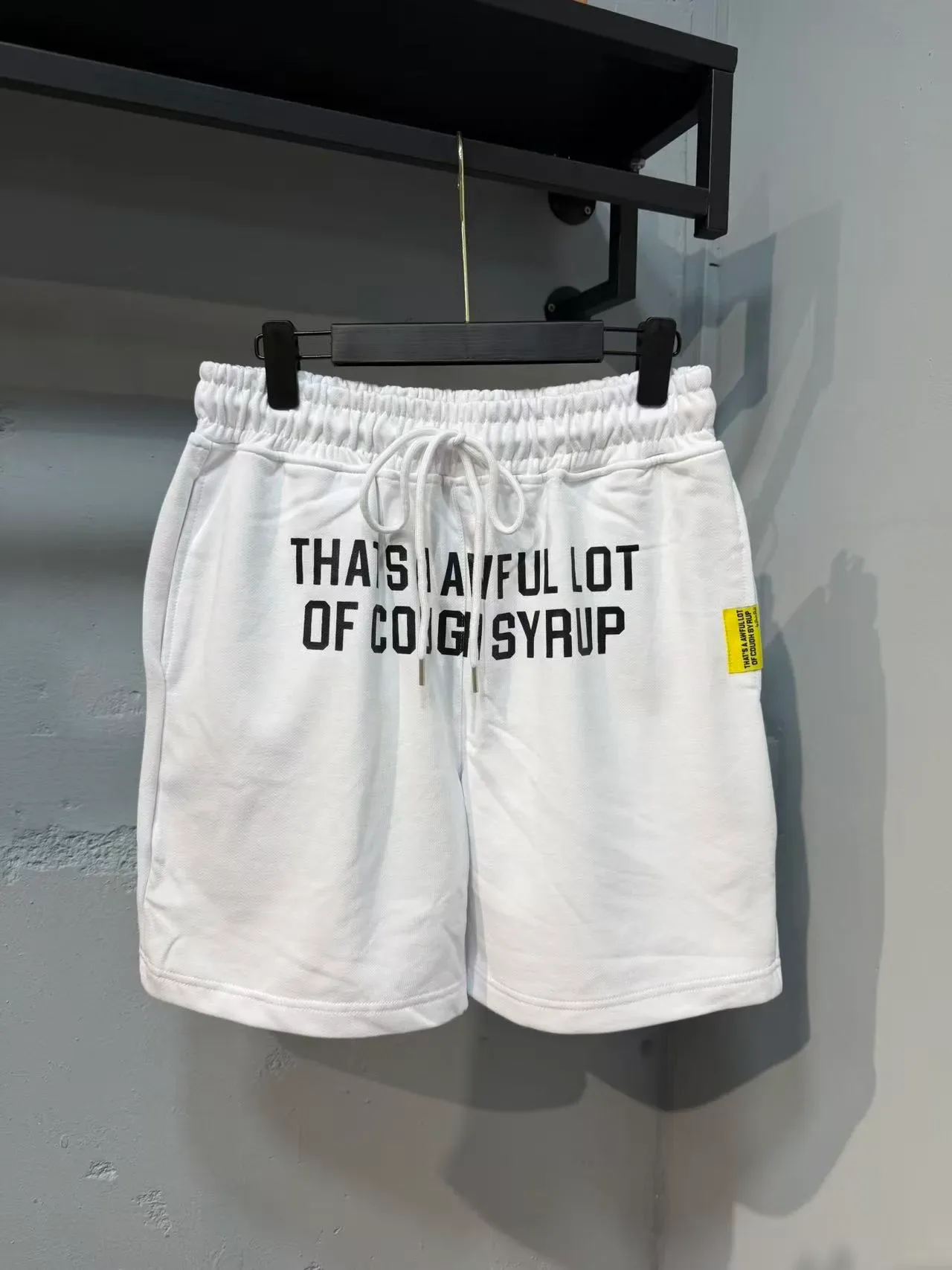 Shorts Text-Print Marrón o Blanco Ajuste Relaxed Fit Cintura con Cordón 13