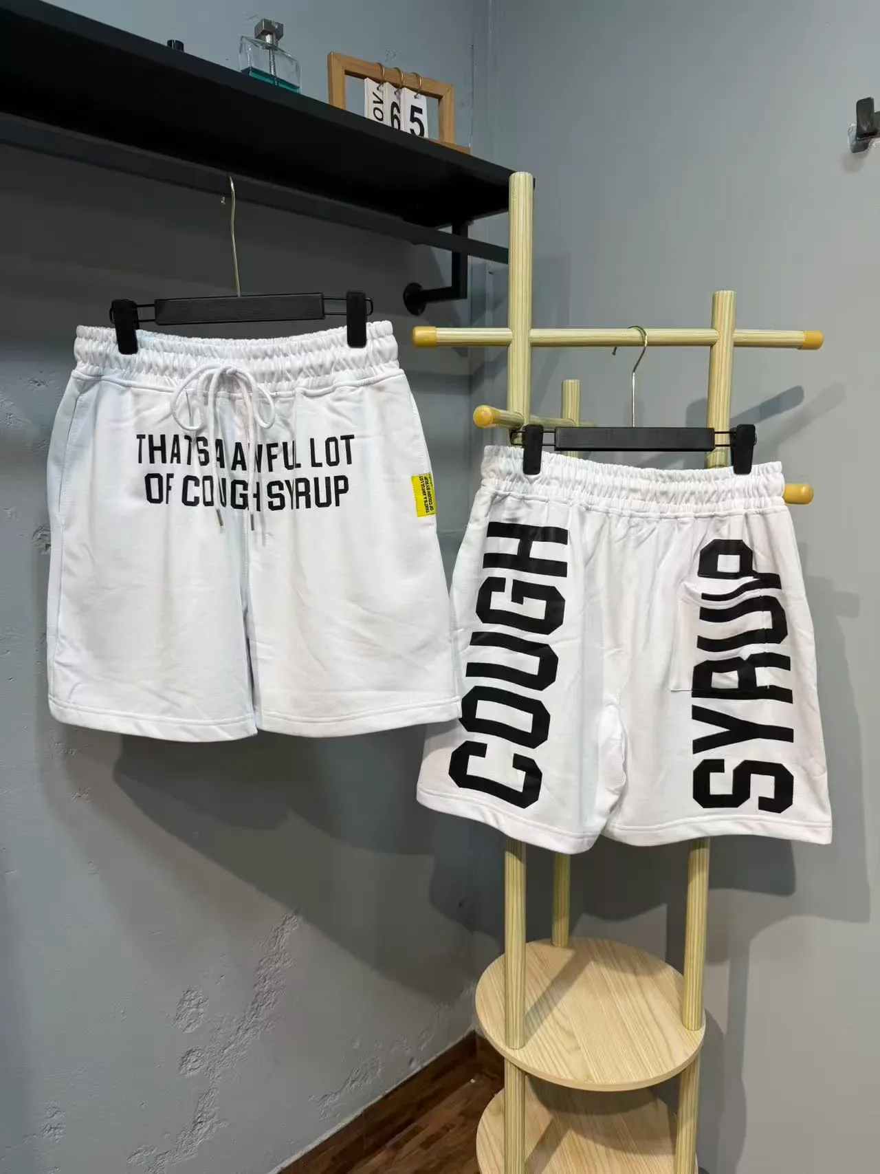 Shorts Text-Print Marrón o Blanco Ajuste Relaxed Fit Cintura con Cordón 14