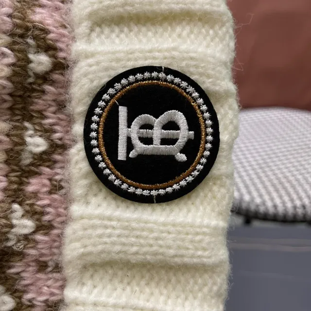 قبعة محبوكة Fair Isle بألوان كريم وباستيل 2