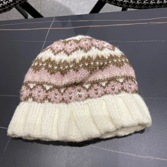 قبعة محبوكة Fair Isle بألوان كريم وباستيل 3