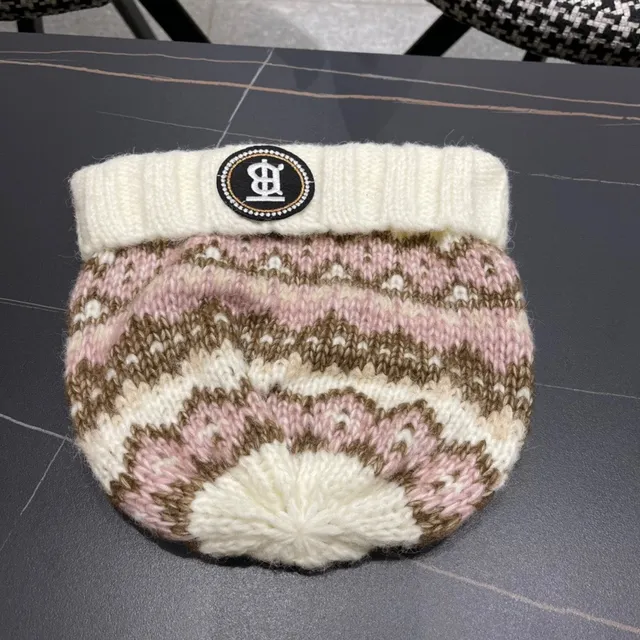 قبعة محبوكة Fair Isle بألوان كريم وباستيل 4