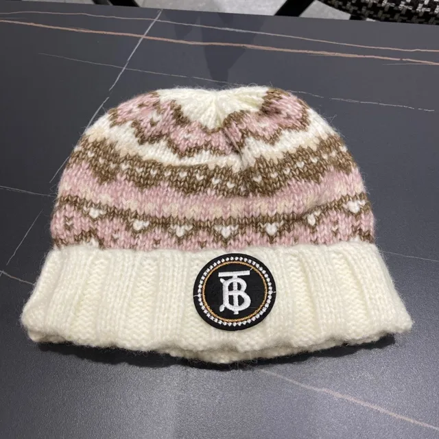 قبعة محبوكة Fair Isle بألوان كريم وباستيل 7