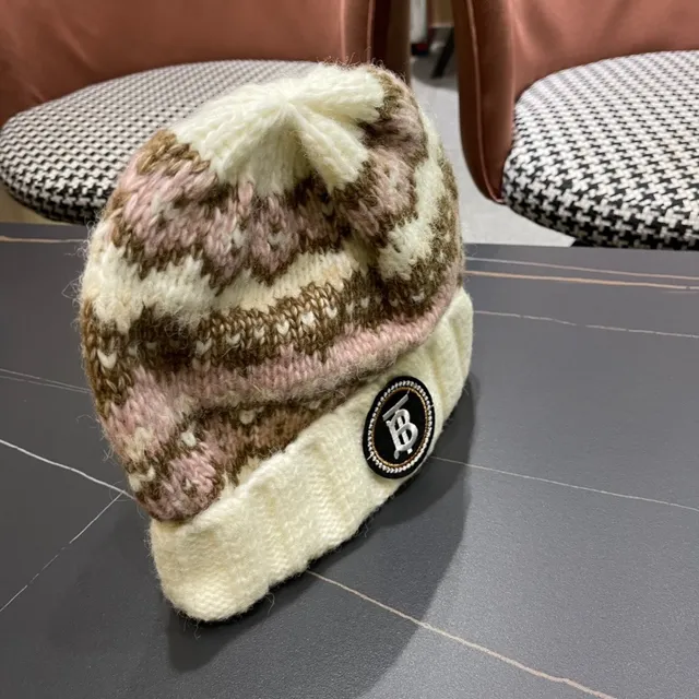 قبعة محبوكة Fair Isle بألوان كريم وباستيل 11