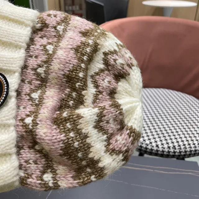 قبعة محبوكة Fair Isle بألوان كريم وباستيل 12